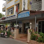 锐斯塔亚酒店 2*