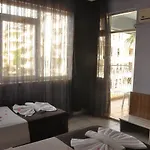 锐斯塔亚酒店 2*